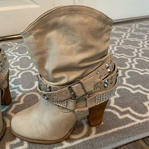Slouchy ankle boots